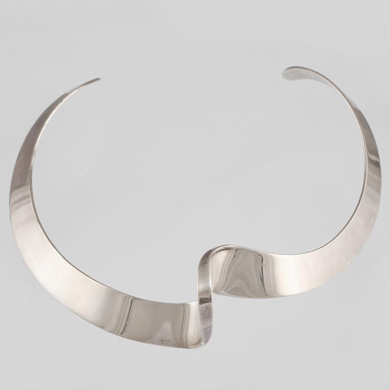 COLLIER, sterlingsilver, Karl Erik Palmberg för Alton, Falköping, 1978. Vikt 48,7 gram.