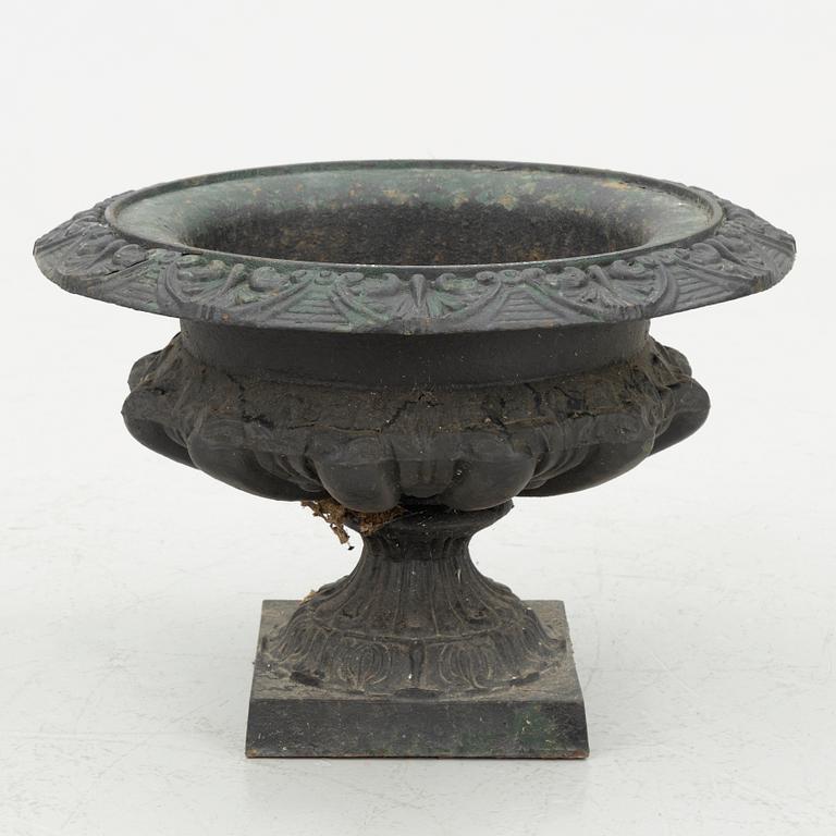 A garden urn, first half of the 20th century.