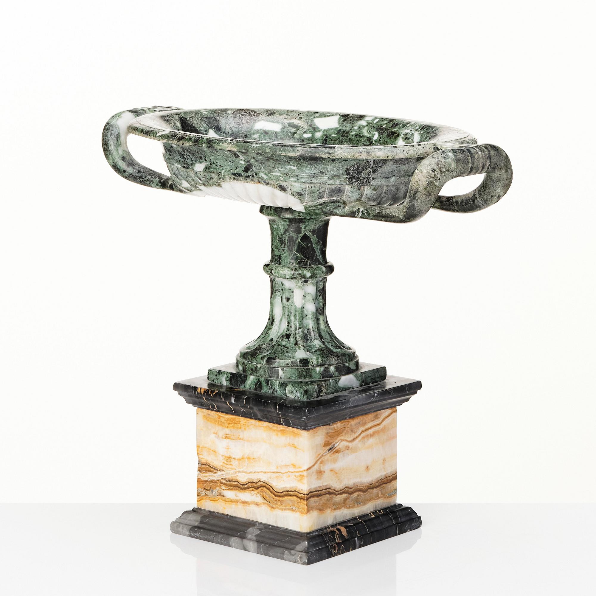 A presumably Italian marble and onyx tazza, around year 1900.