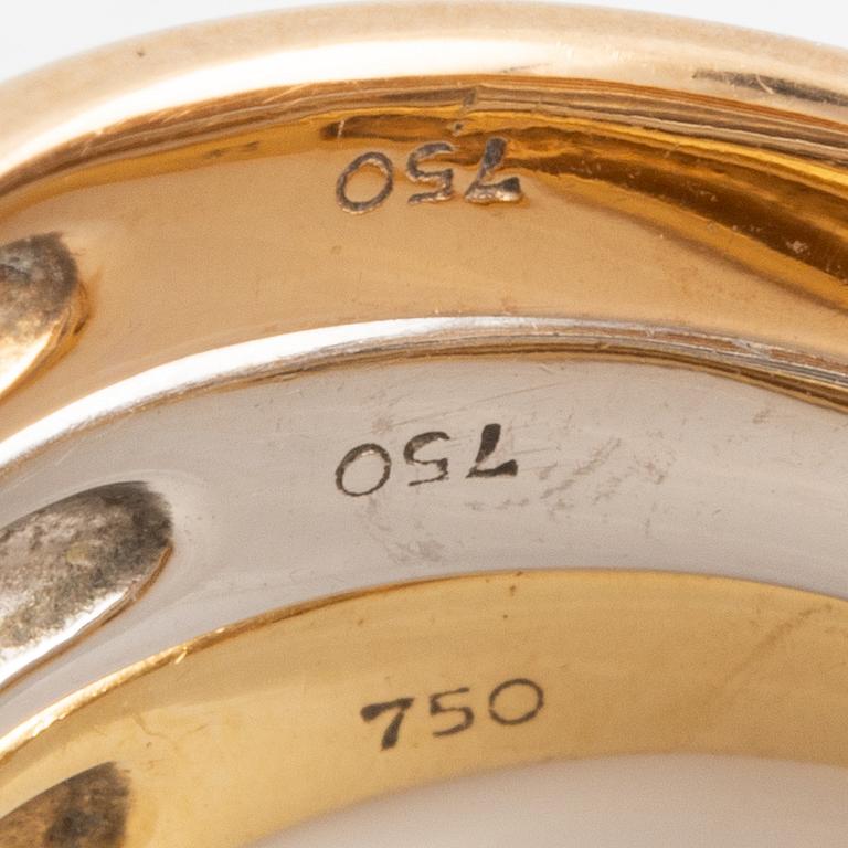Tre ringar 18K guld i olika färger.
