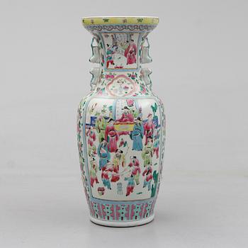 GOLVVAS, porslin, Kina, 1900-talets andra hälft.