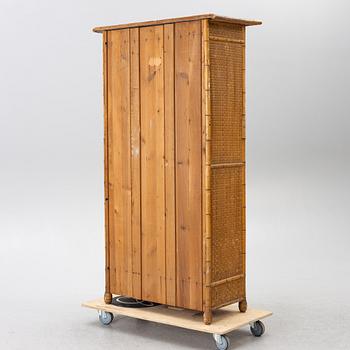 Klädskåp, omkring år 1900.