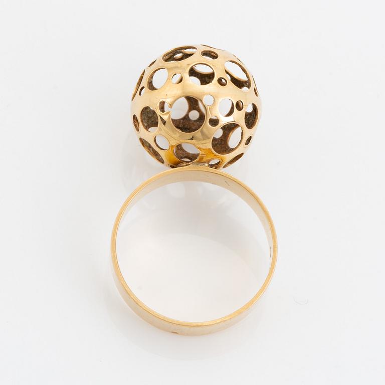 Liisa Vitali, 18K gold ring.