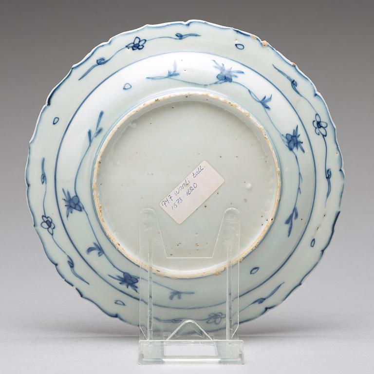 A blue and white dish, Tianqi/Chongzhen, 17th Century.