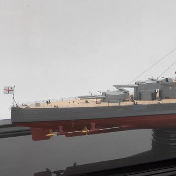 A plastic scale model of battlecrusier HMS Hood, 1:200.