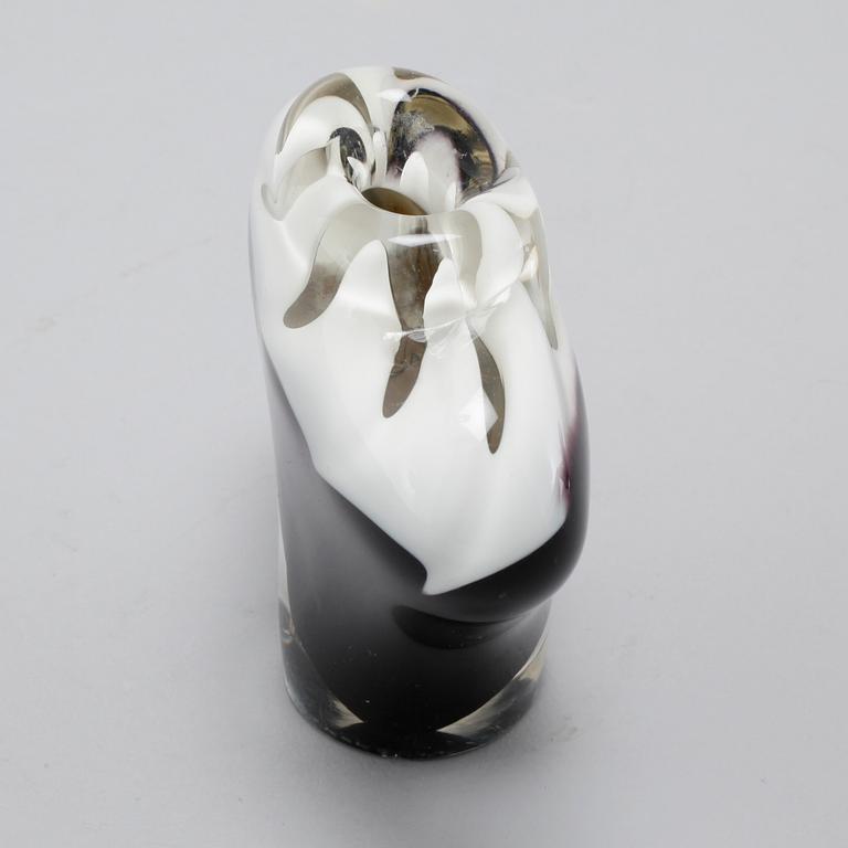 PAUL KEDELV, skålar, 2 st, samt vas, "Coquille" Flygsfors, 1950/60-tal.