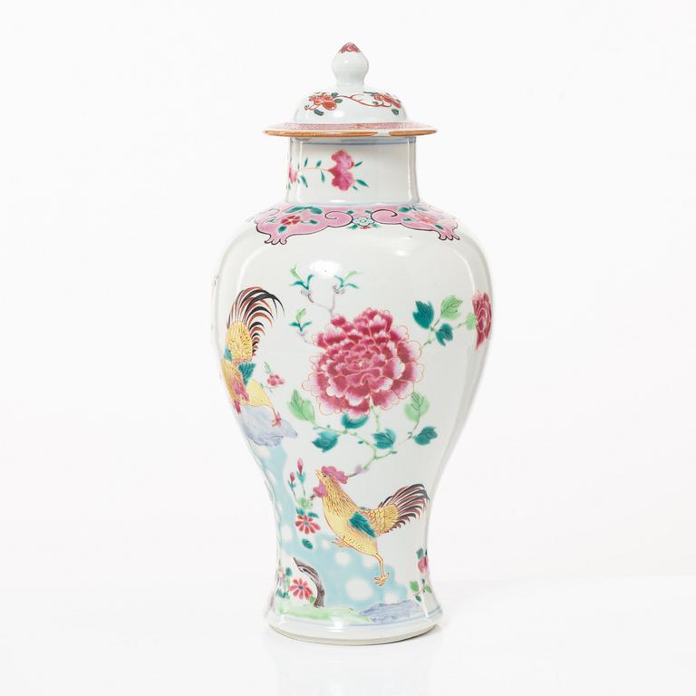 Vas med lock, porslin. Qingdynastin.