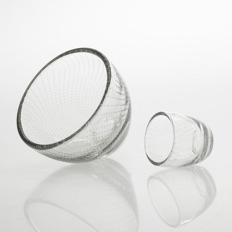 Gunnel Nyman, vaser, 2 st, modell "GN 2" och "GN 4". Signerad G. N. Nuutajärvi Notsjö -51.