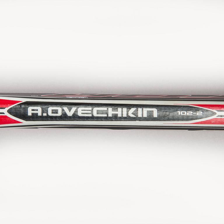 Jääkiekkomaila, signeerattu Alexander Ovechkin.