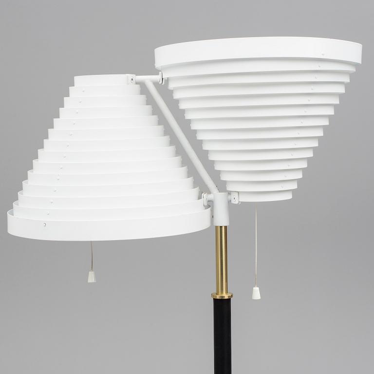 GOLVLAMPA, "modell A810", Alvar Aalto, Artek, Finland, 1900-talets andra hälft.