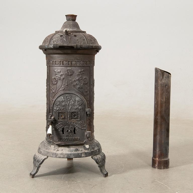Kamin No 79 "Mikado" of cast iron, Husqvarna early 20th century.