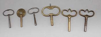 KLOCKNYCKLAR, 14 st, mässing och metall, 1700-1900-tal.