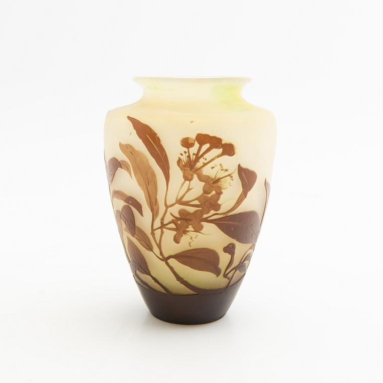 Emile Gallé, Vas signerad, överfång.