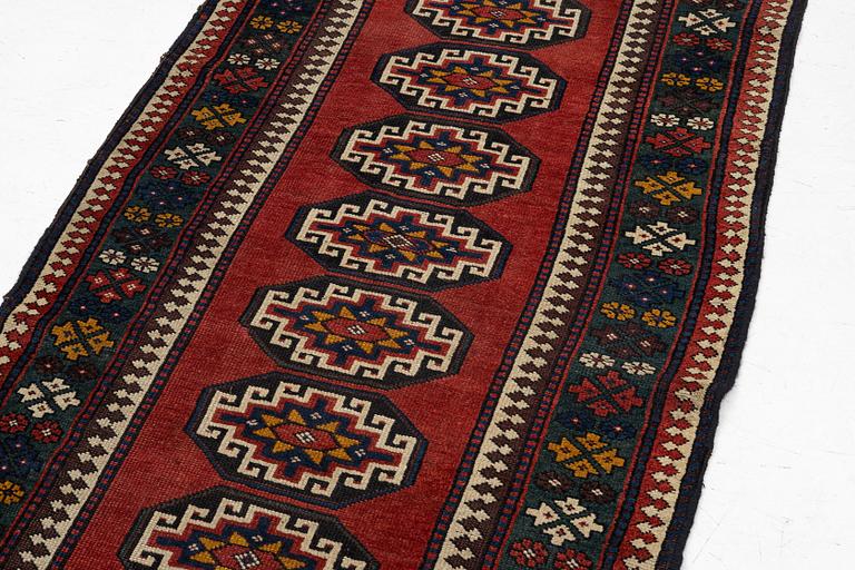 An antique Kelardasht runner, c. 305 x 105 cm.