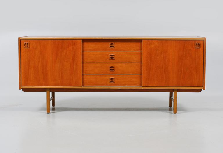 SIDEBOARD, 1900-talets tredje kvartal.