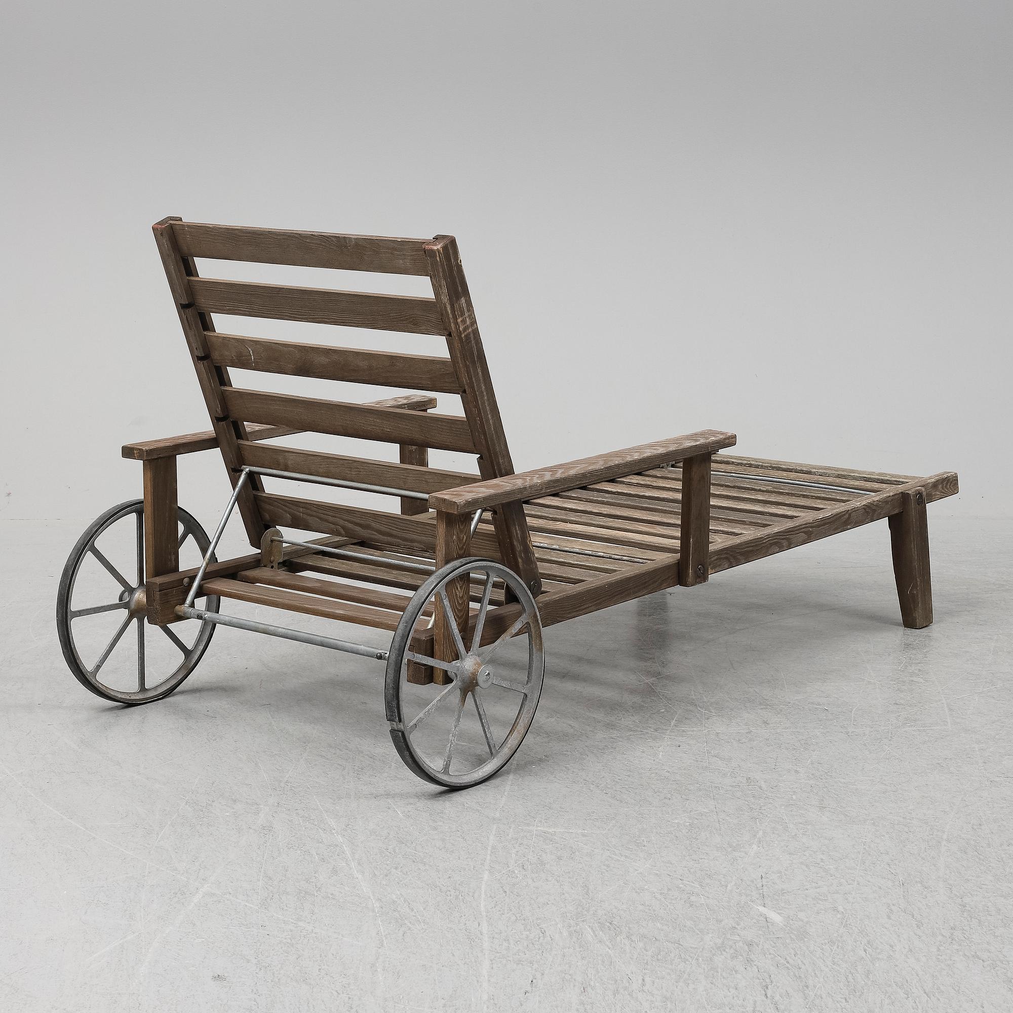 A second half of the 20th Century stained pine sunbed by Elsa Stackelberg, Fri Form.