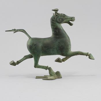 FIGURIN, grönpatinerad metall, orientalisk,  1900/2000-tal.