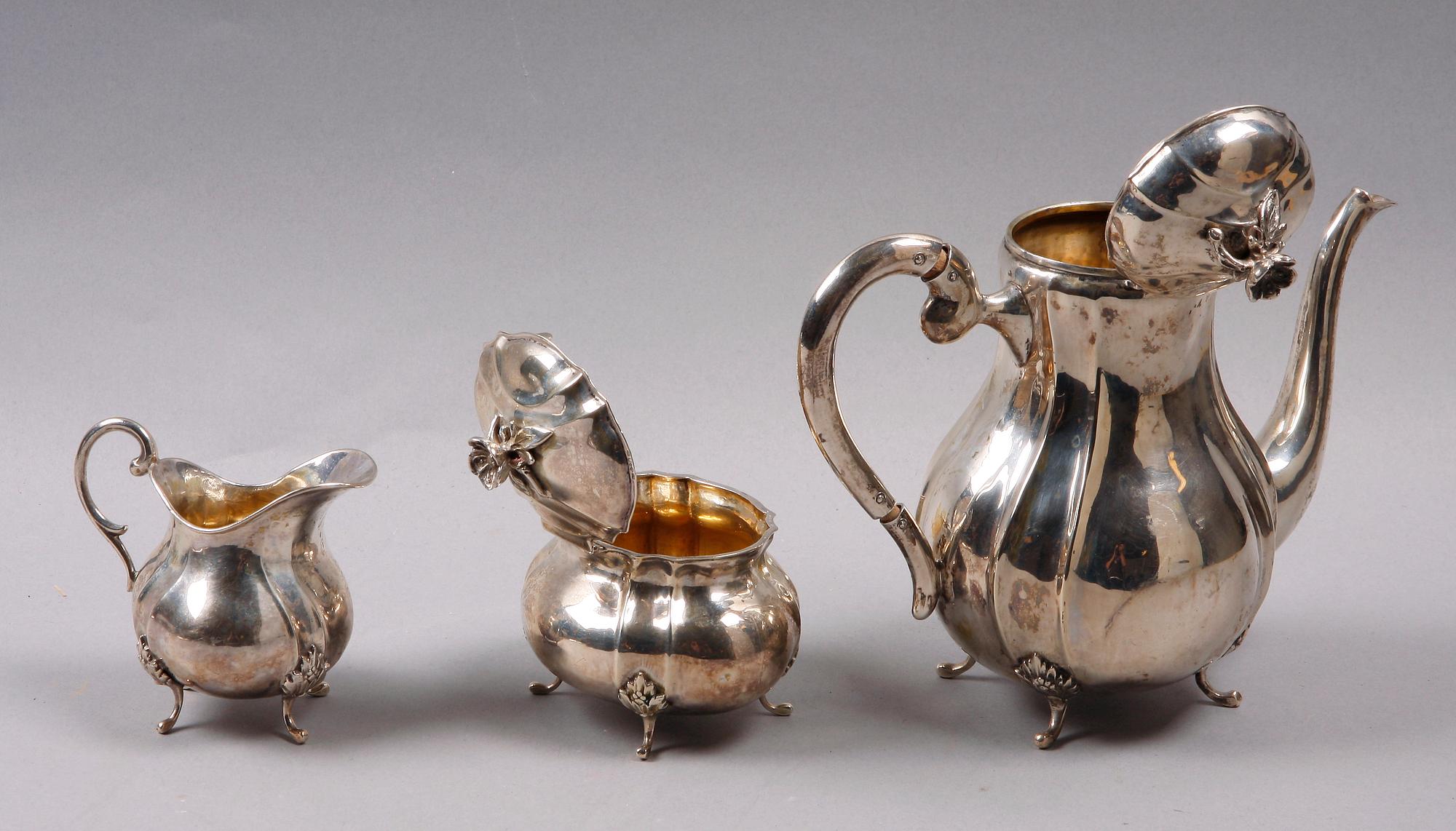 KAFFESERVIS, 3 delar, silver, rokokostil, K. Andersson, Stockholm 1938. Vikt ca 880 gram.