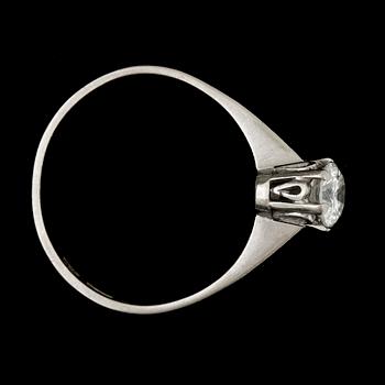 RING, 18 k vitguld med briljantslipad diamant ca 0,53 ct. Vikt ca 2 g.