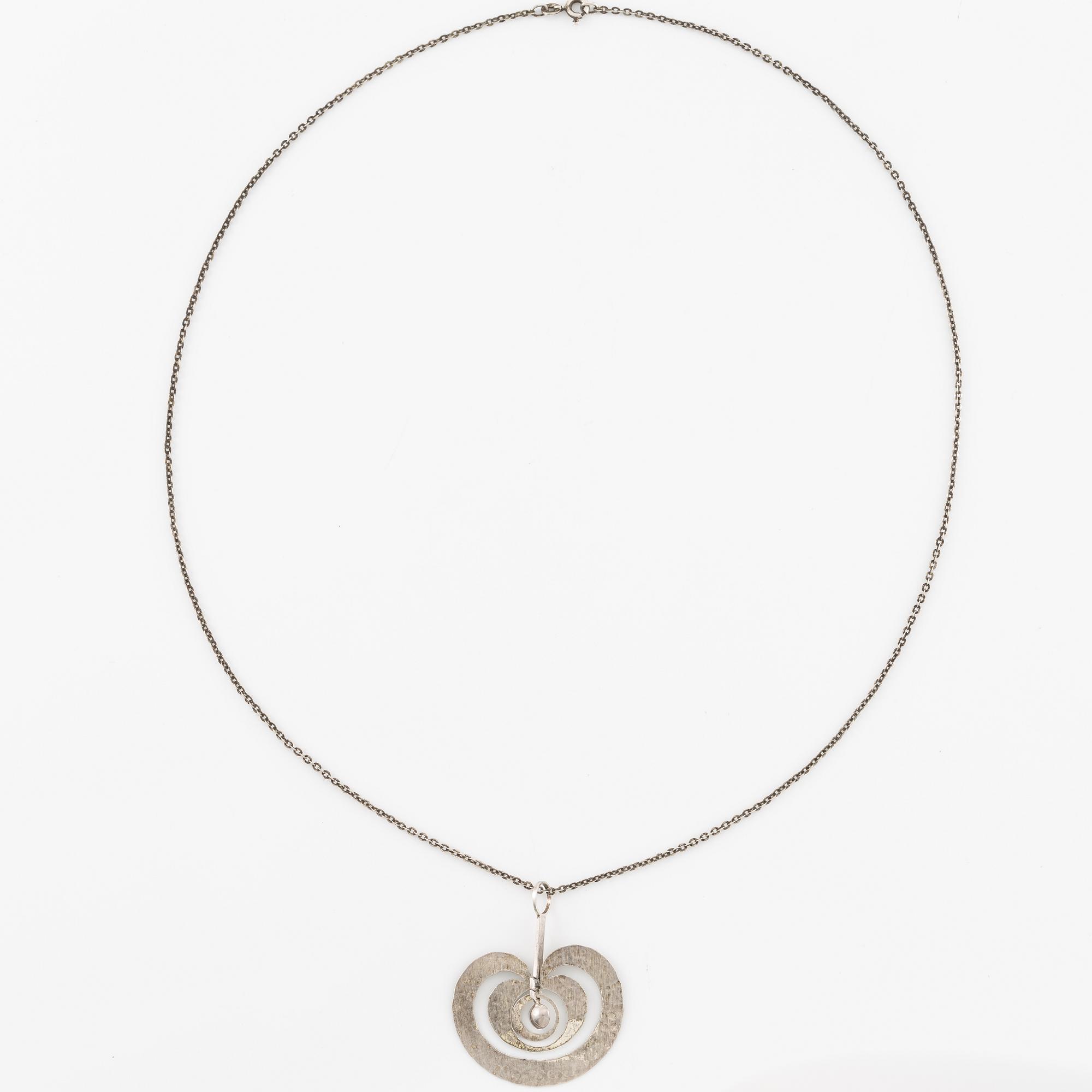 Tapio Wirkkala, hänge "Äpple", sterlingsilver, Kultakeskus, Tavastehus 1976, med kedja silver.