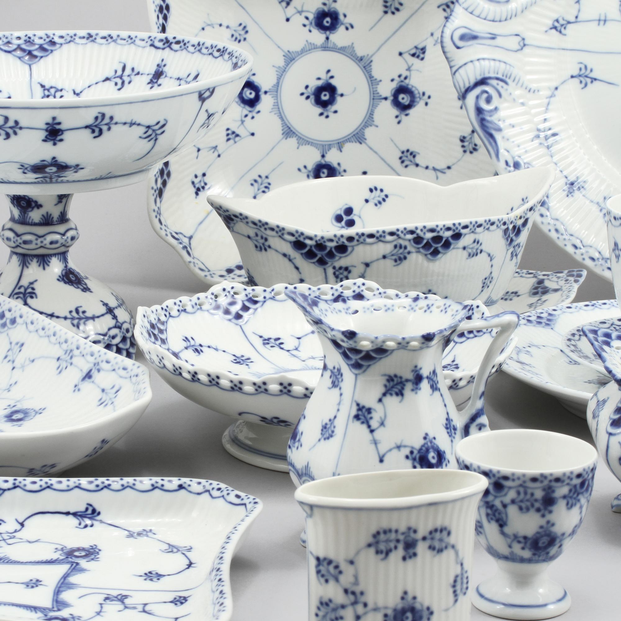 SERVISDELAR, 140 delar, "Musselmalet", porslin, Royal Copenhagen, 1900-talets andra hälft.
