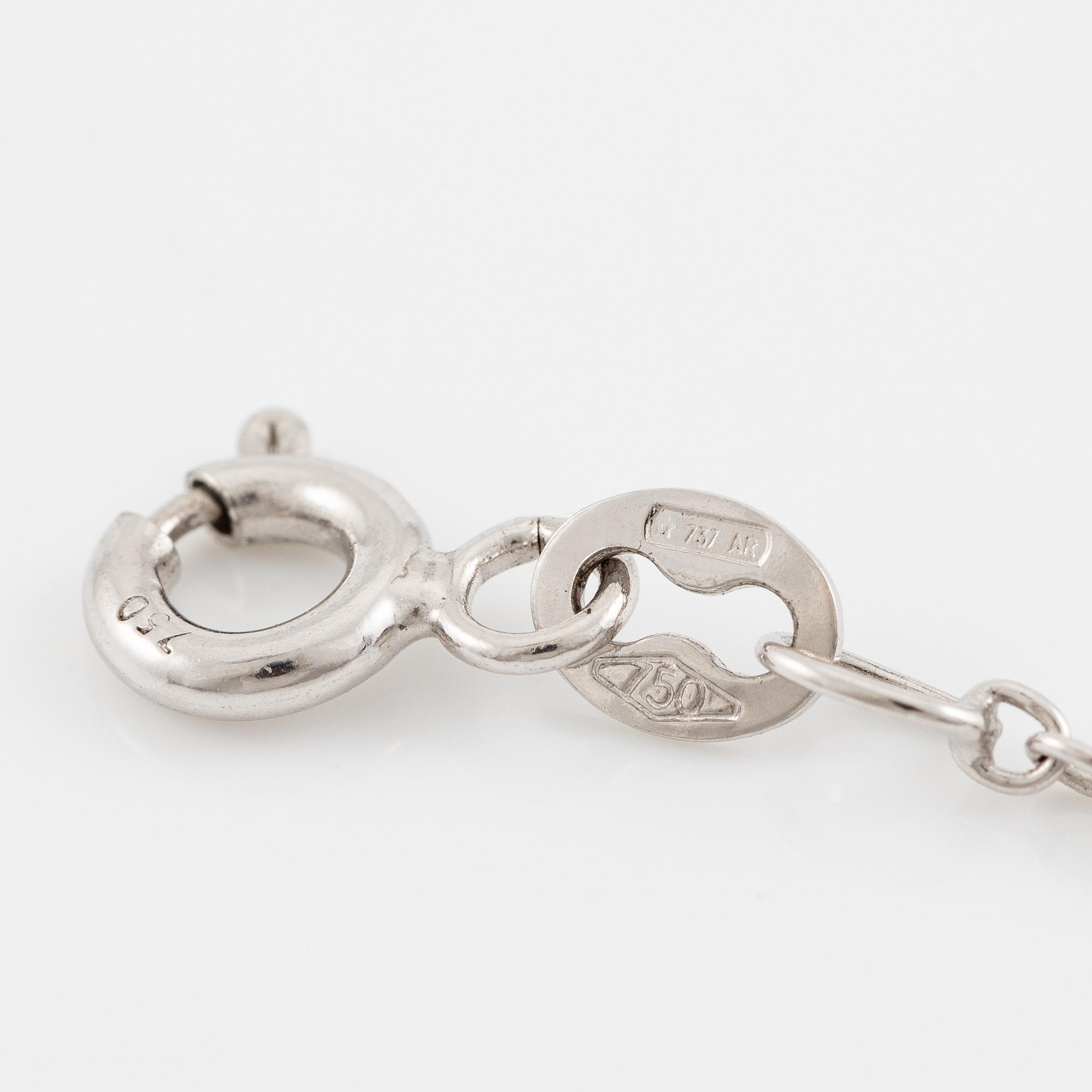 Collier 18K vitguld med briljantslipad diamant.