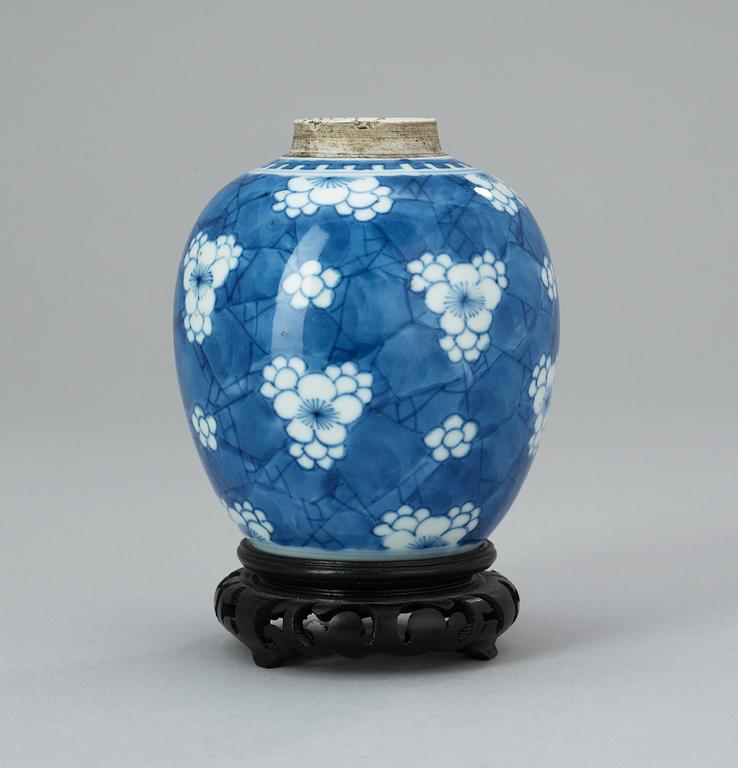 A blue and white jar, Qing dynasty, early 18th Century.