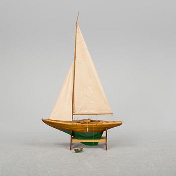 A MID 1900S BOAT MODEL.