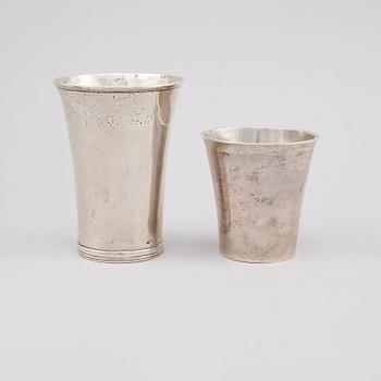 BÄGARE, 2 st, silver, 1700/1800-tal. Vikt 450 gram.