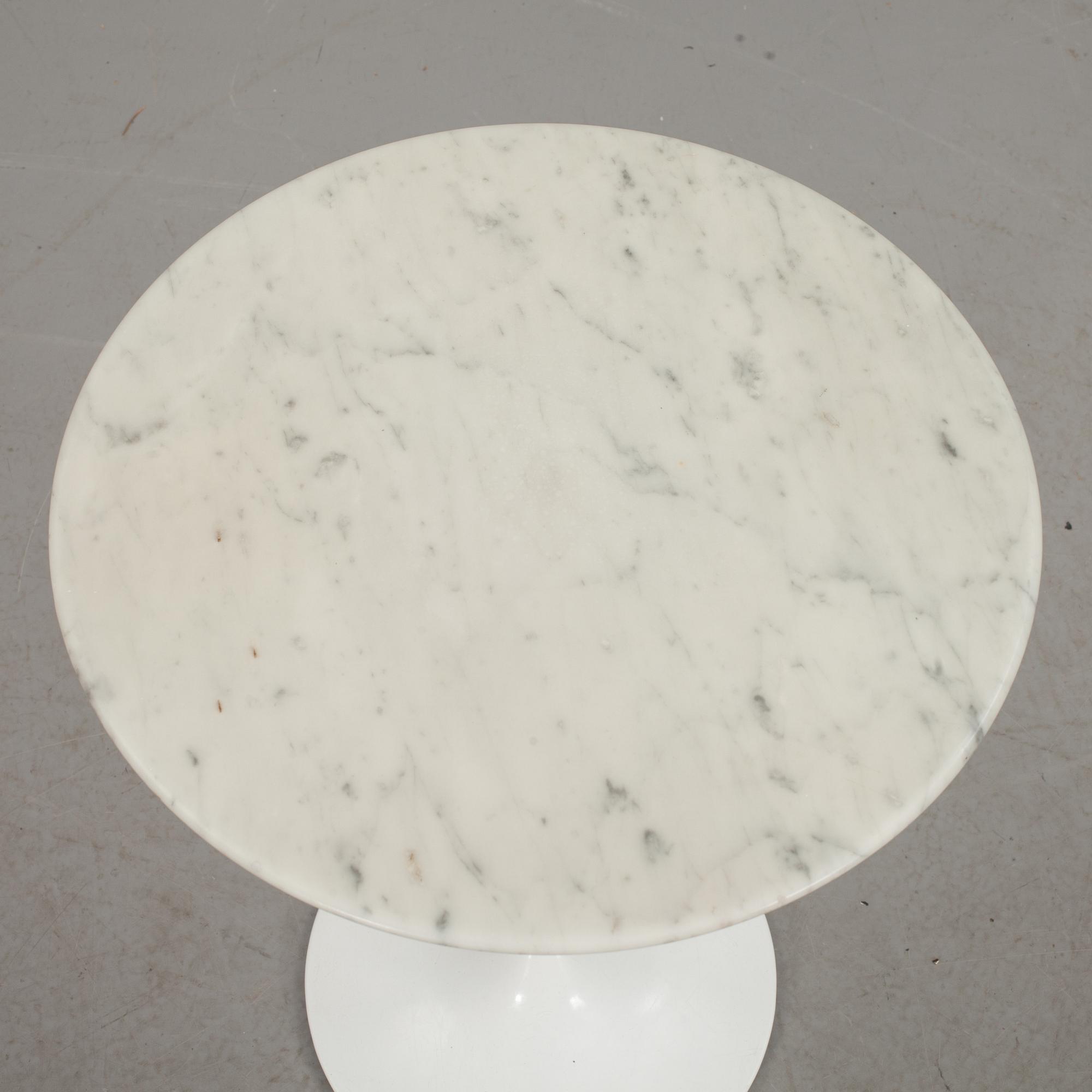 BORD, Tulip", Eero Saarinen, Knoll International, märkt.