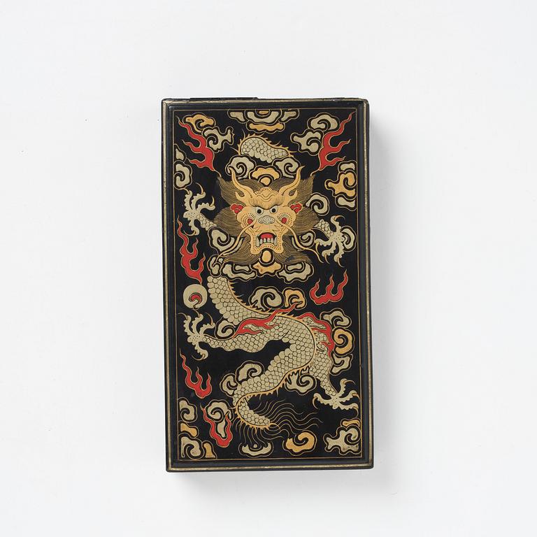 A lacquered case with a set of 9 ink cakes, late Qing dynasty.