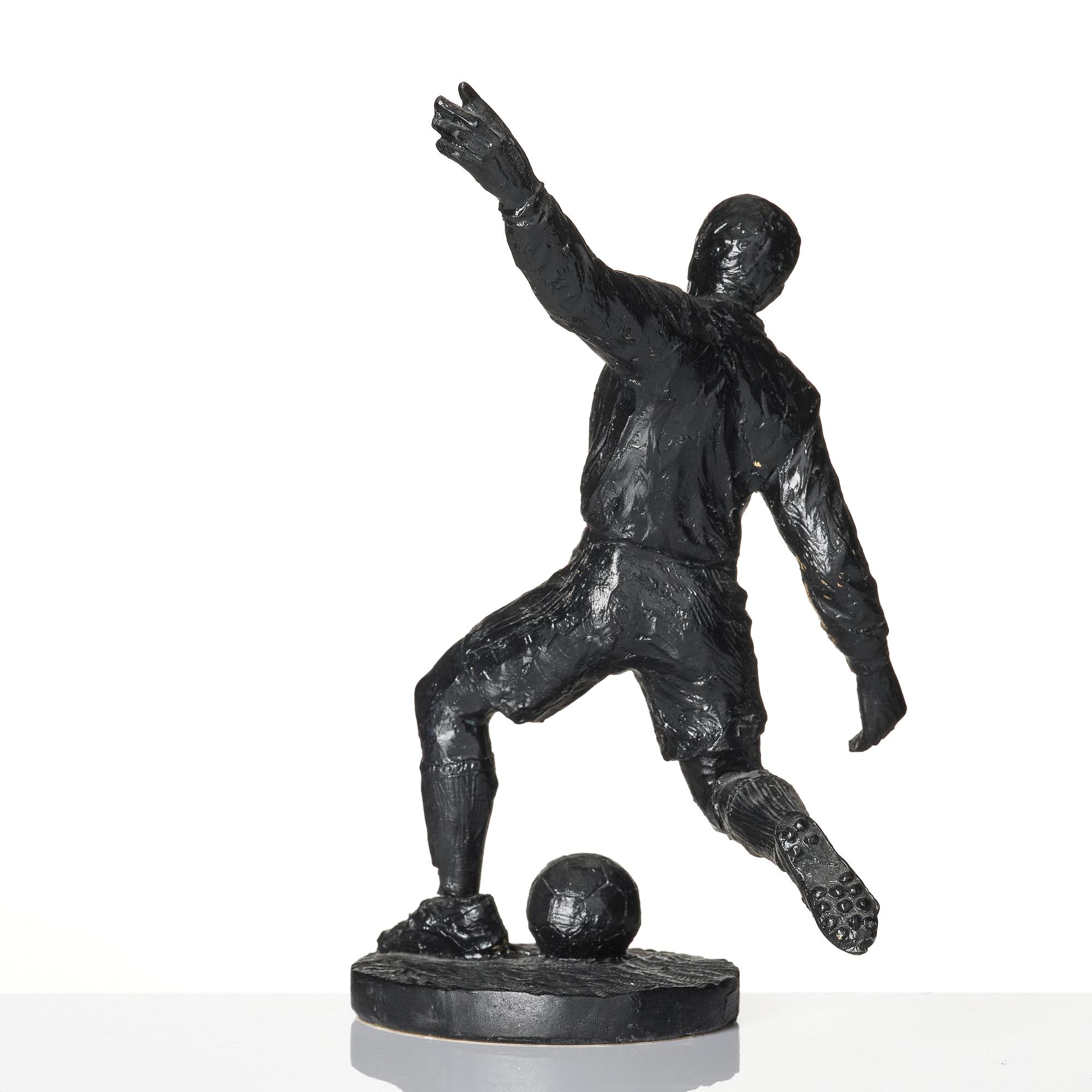 Makode Linde, Fotbollsspelare.