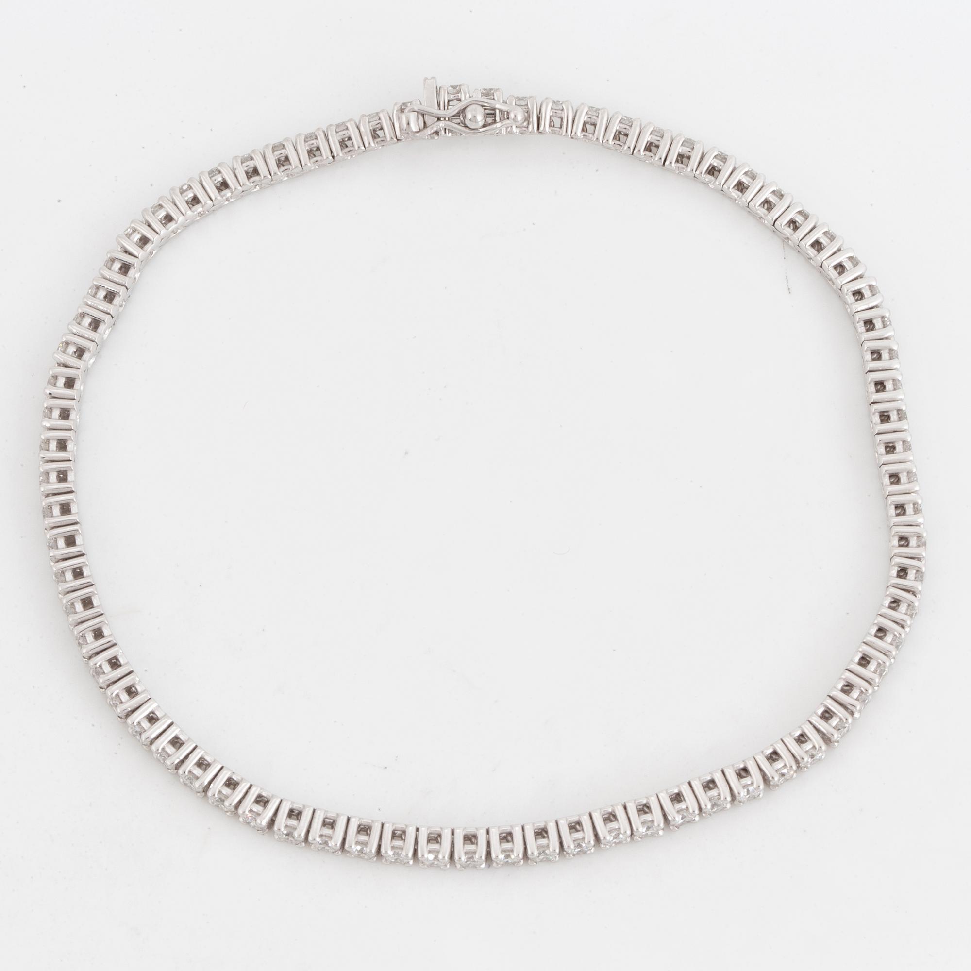 A circa 2,56 ct brilliant-cut diamond tennis bracelet.
