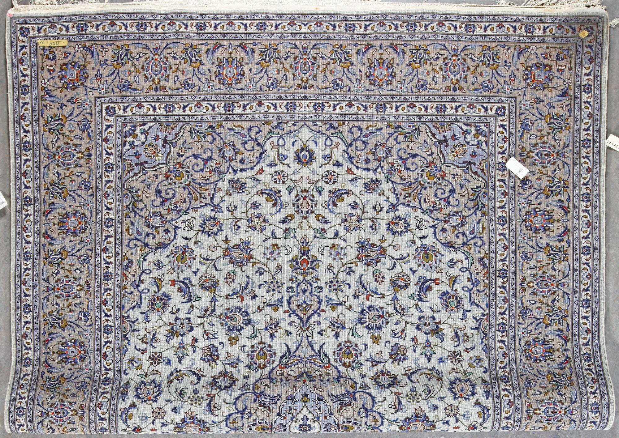 MATTA, Keshan, ca 360x245 cm.