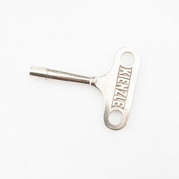 Table garniture 3 dlr early 20th century.