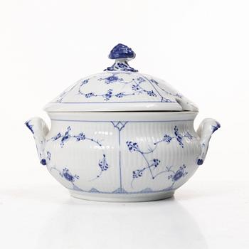 Royal Copenhagen, terriner 2 st, "Musselmalet", riflet, Danmark, 1890-1922.