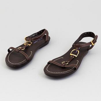 A pair of darkbrown leather sandals by Ralph Lauren.