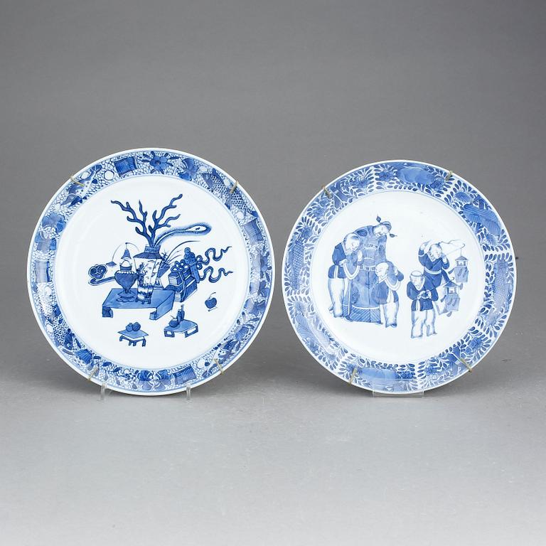 TALLRIKAR, 2 st, porslin. Kina, 1800-tal.