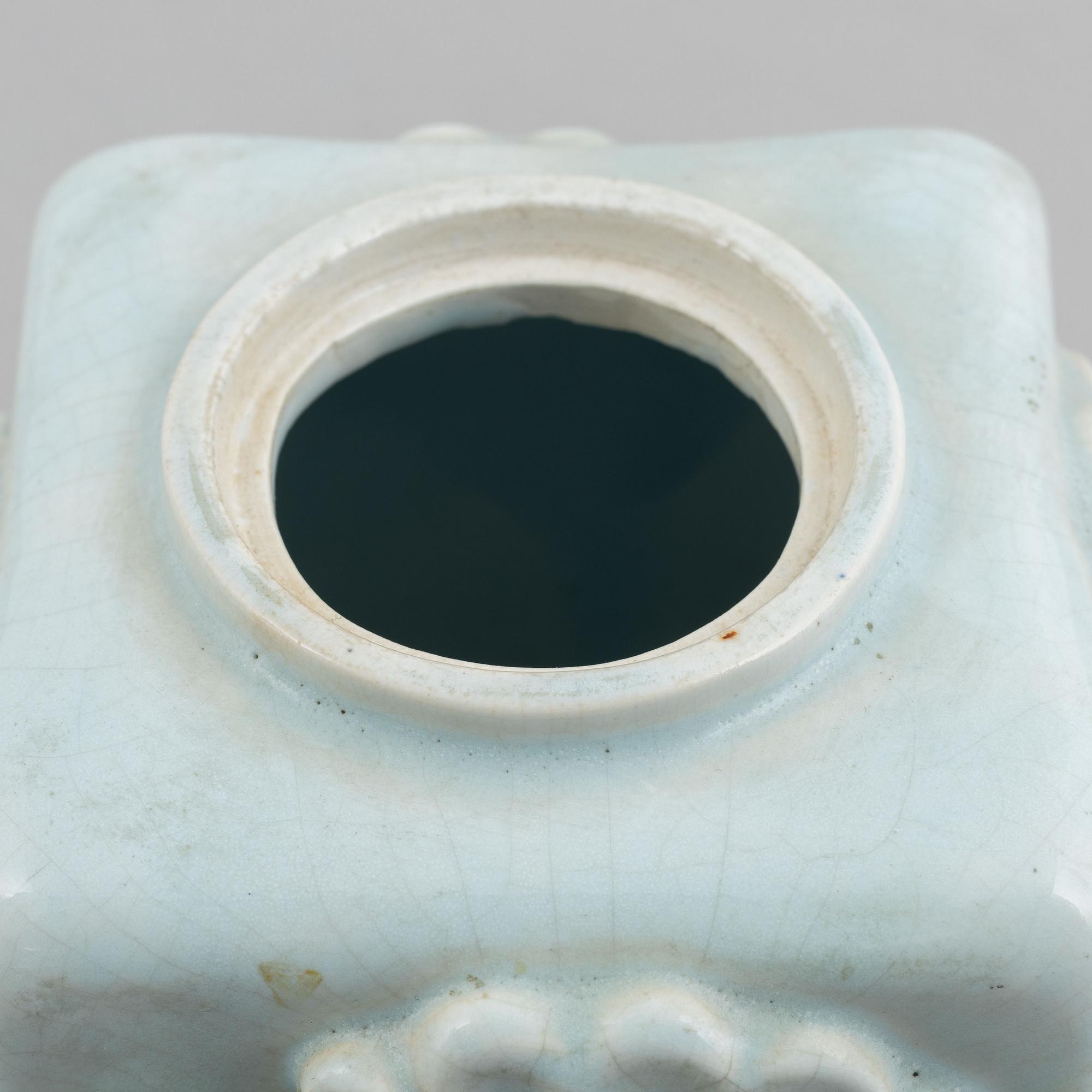 Wilhelm Kåge, teburk med lock, stengods, Gustavsberg 1924.