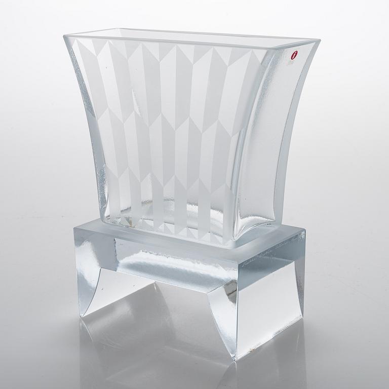 Heikki Orvola, Maljakko "Bagatti Valsecchi", sign. Heikki Orvola Iittala Nuutajärvi, Museo Bagatti Valsecchi 1997/152.
