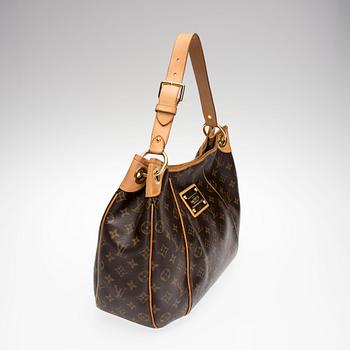 LAUKKU, "Galliera", Louis Vuitton.