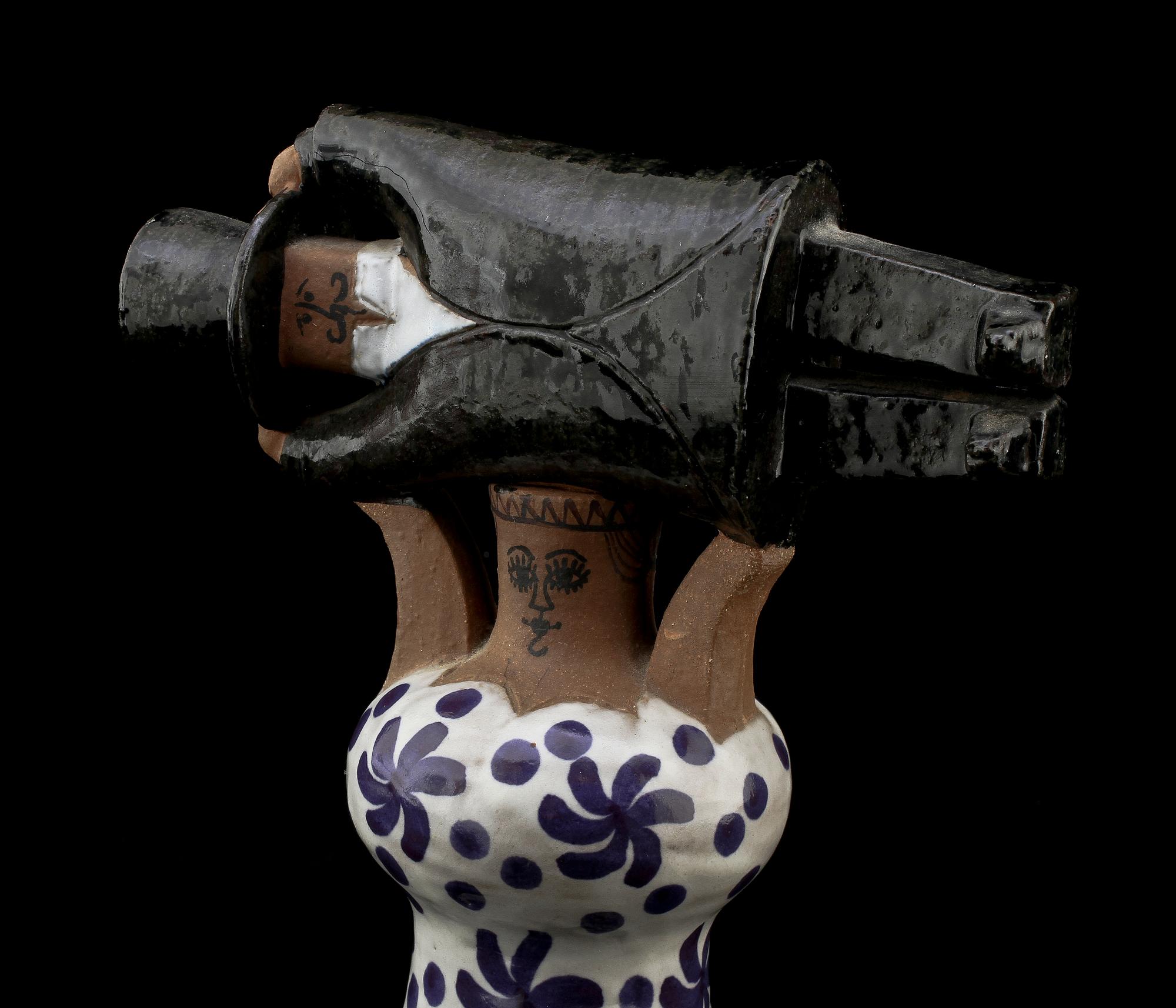 FIGURIN, stengods, "Samhällsdebatten", Lisa Larson, Gustavsberg.