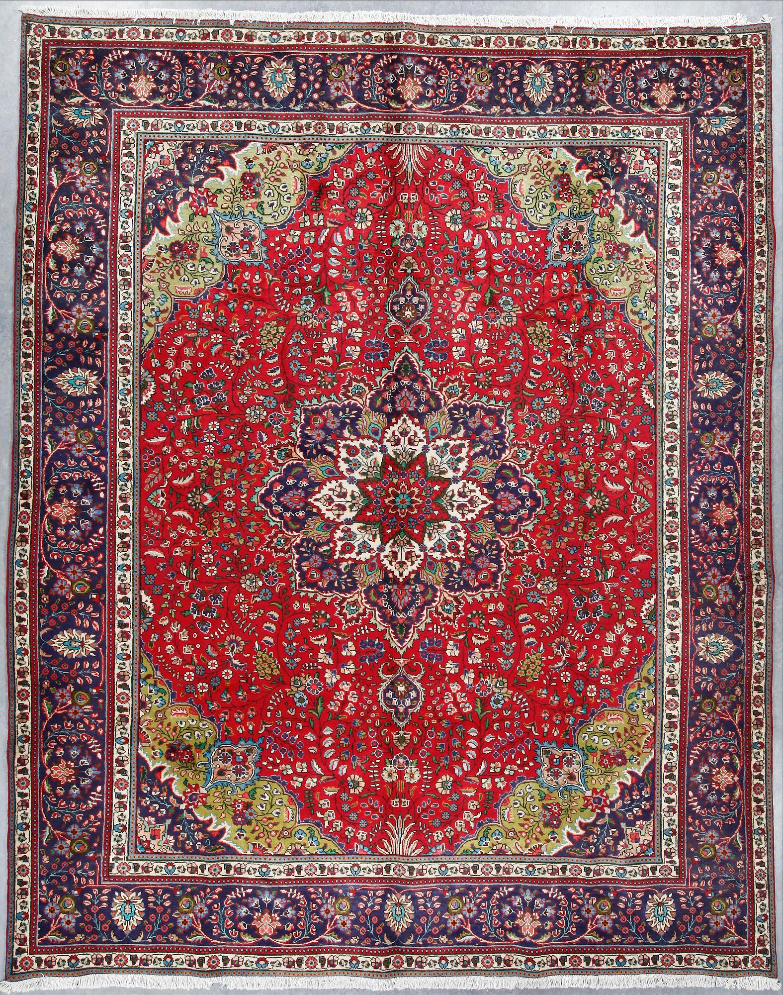 MATTA, sannolikt Täbris, ca 380x301 cm.