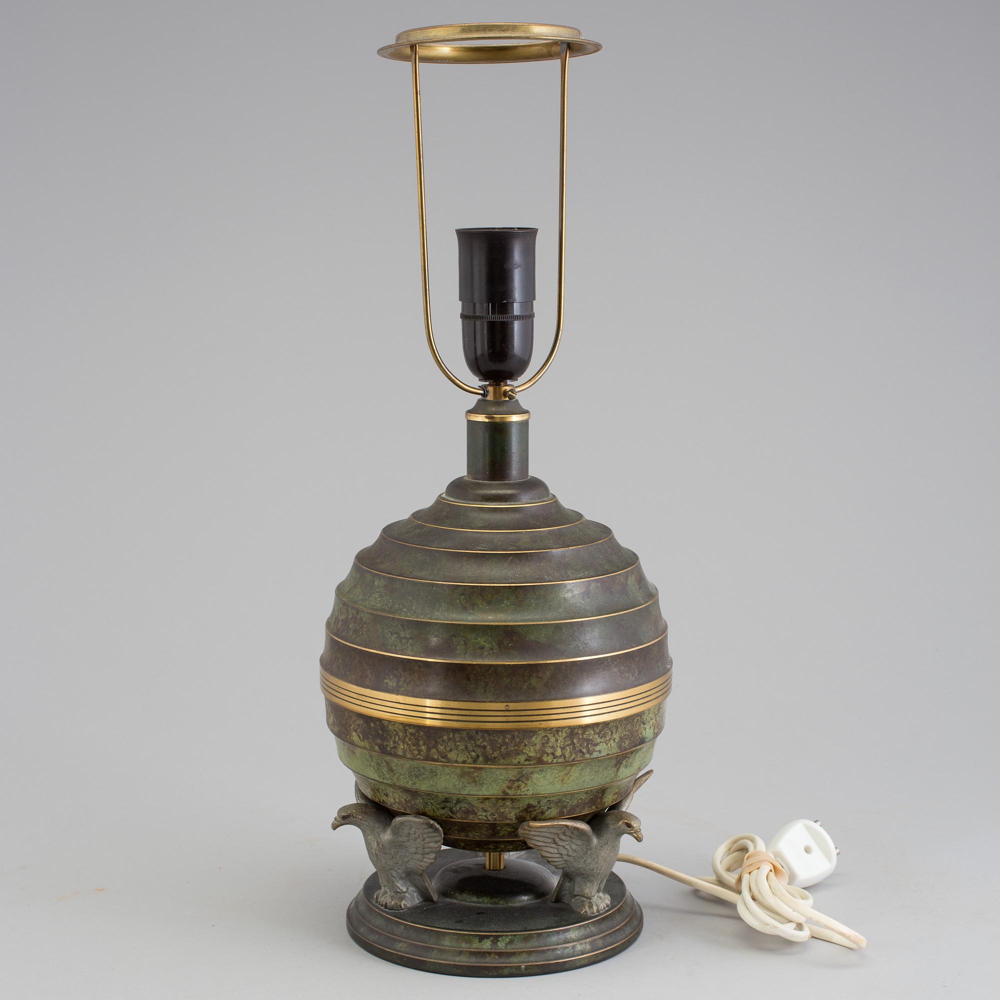 An art déco table lamp.