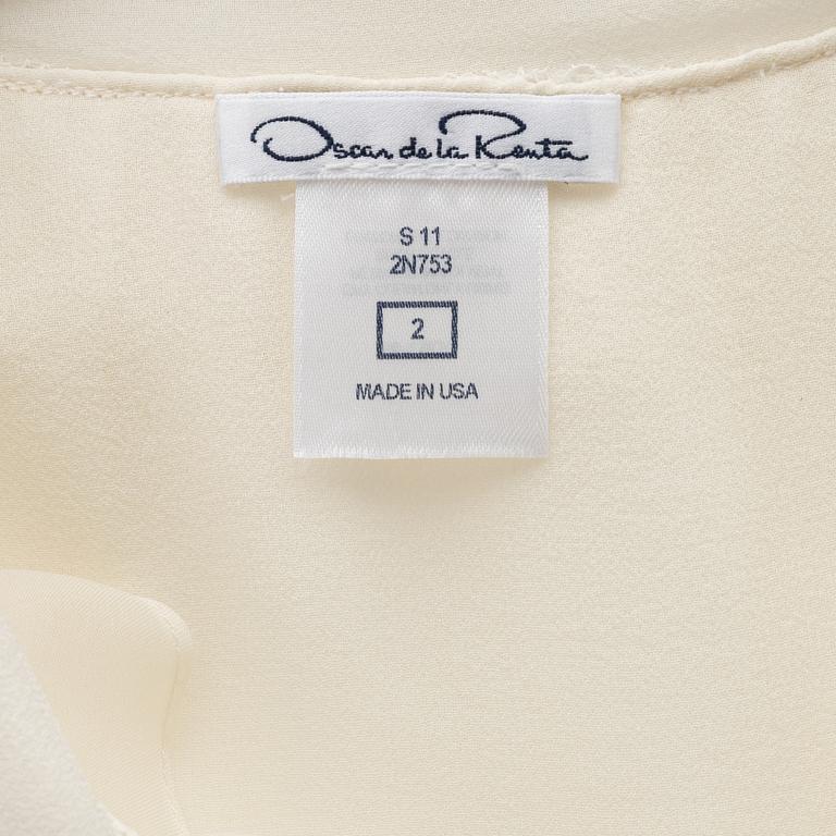 Oscar de la Renta, a silk blouse, size 2.