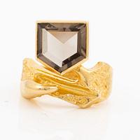 Lapponia ring 18K guld med rökkvarts, 1976.