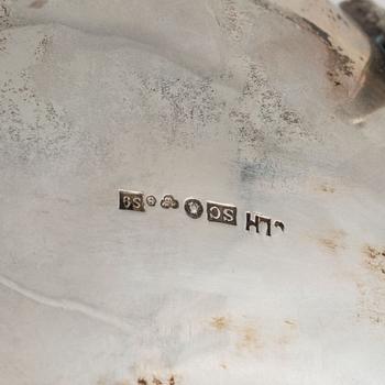 Kaffekanna, gräddkanna och sockerskål, silver, rokokostil, bl.a. Sven Carlsson, Stiltenn, Stockholm 1968.