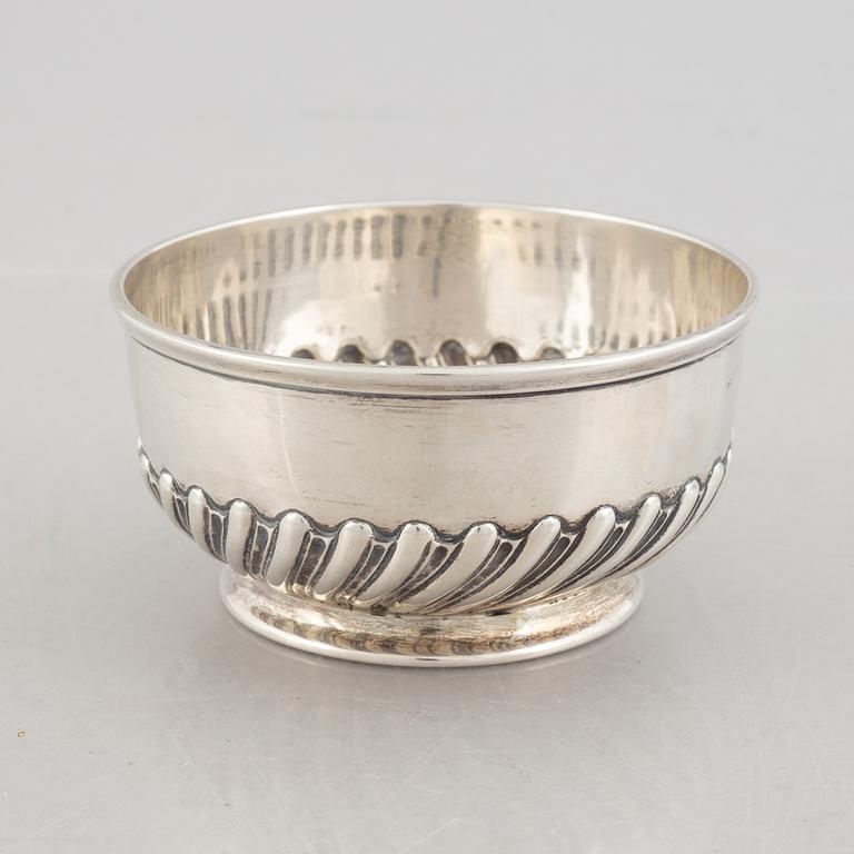 Te- och kaffeservis, 3 delar, samt sockerskål, silver, bl a E. Silver & Co, Sheffield, England 1946-47.