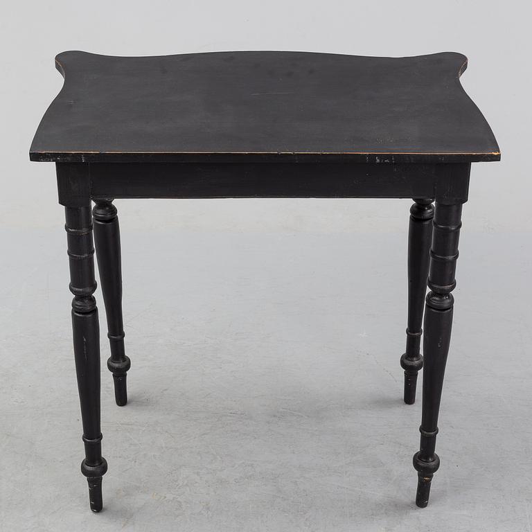 A painted pine table, second half of the 20th Century.