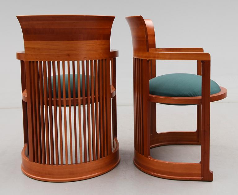 KARMSTOLAR, ett par, "Barell 606", Frank Lloyd Wright, Cassina, Italien, 1986.